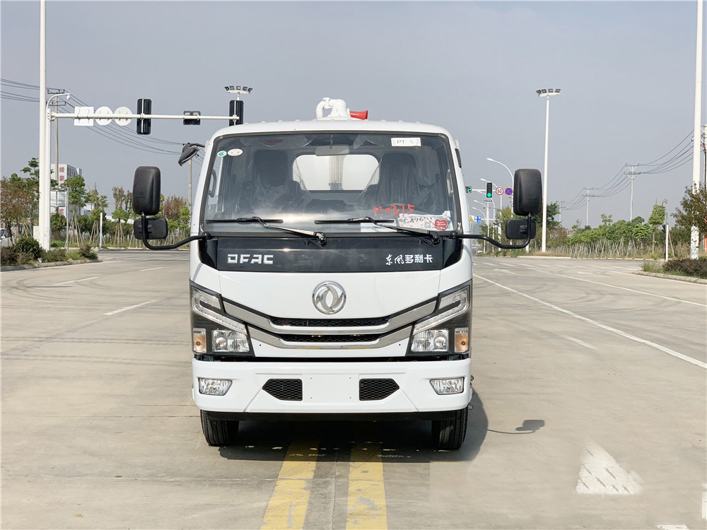 4.5方東風(fēng)D6 吸污車